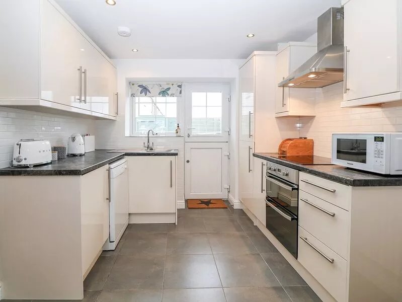 YSGUBOR LLWYD, pet friendly, with a garden in Valley