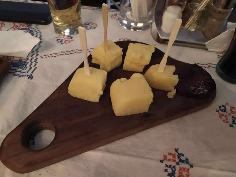 Gostiona Cetiri Lava