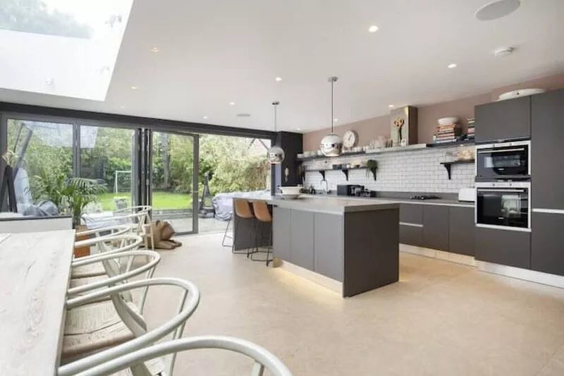 Spacious & Stylish Family Home With Lovely Garden