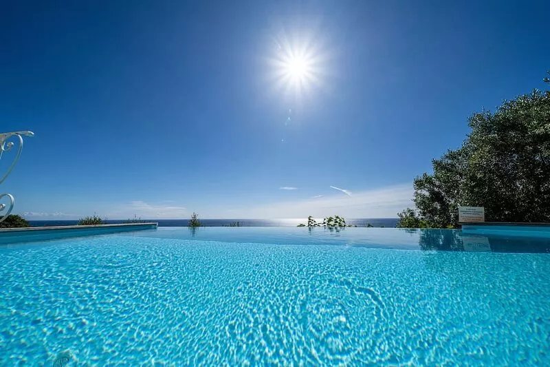 Villa with pool and garden for exclusive use