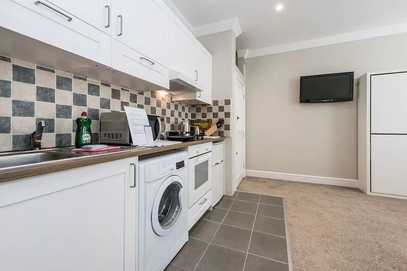 Chic Flat-sleeps up to 6 !-12 minutes(tube)to Oxford Street.,parking on street