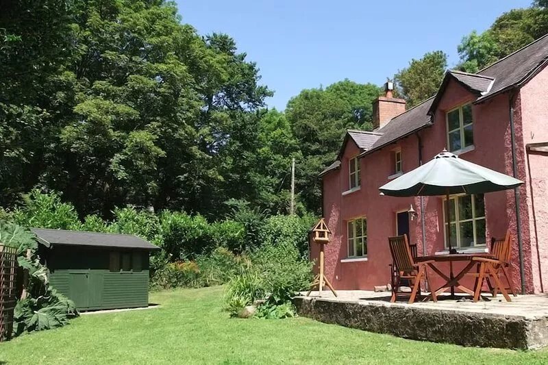 Visit Wales 4 STAR Coastal 'chocolate box' hideaway in NationalTrust woodland