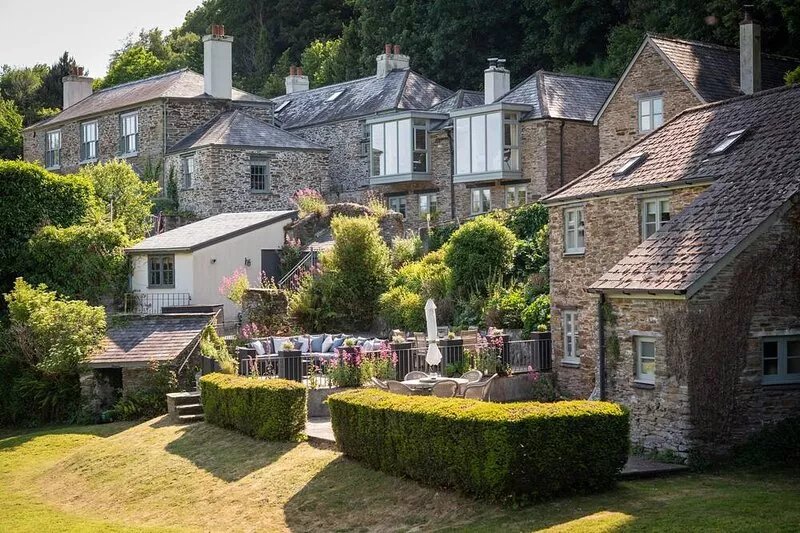 West Wing -  a cottage that sleeps 6 guests  in 3 bedrooms