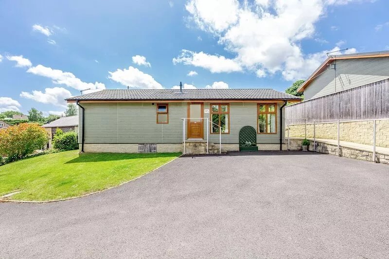 LAVENDER LODGE, pet friendly, with a garden in Charlton Horethorne
