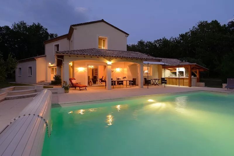 Luxury country house, very quiet, large pool, free wifi