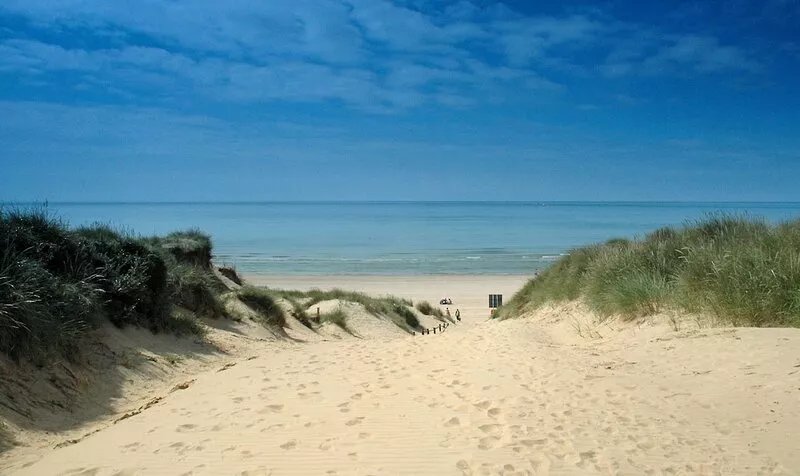 Beautiful Family Friendly Seafront Flat With Stunning Views