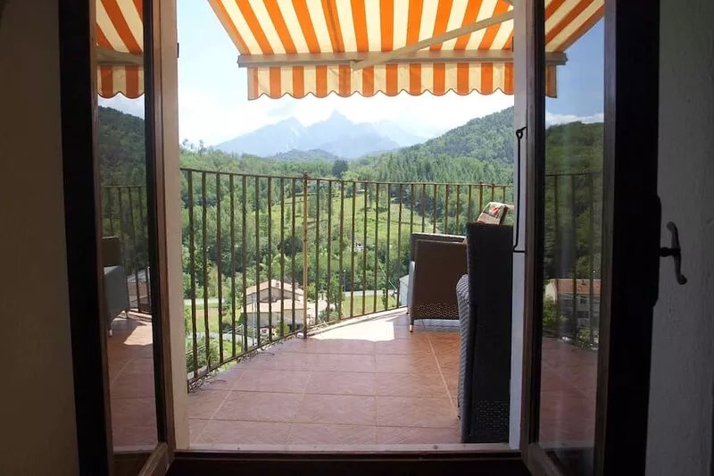 Warm Tuscan castle apartment