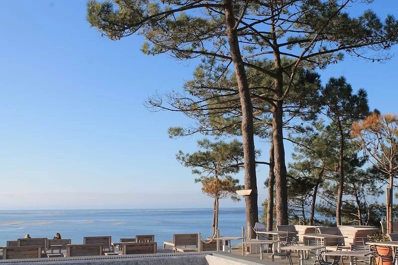 100m2 air-conditioned apartment + PARKING, 100m from the beach