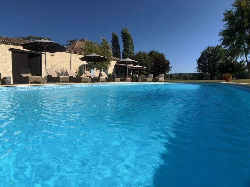 Stunning farmhouse in 15 acres, private heated pool, 6 beds & 4 baths plus annex