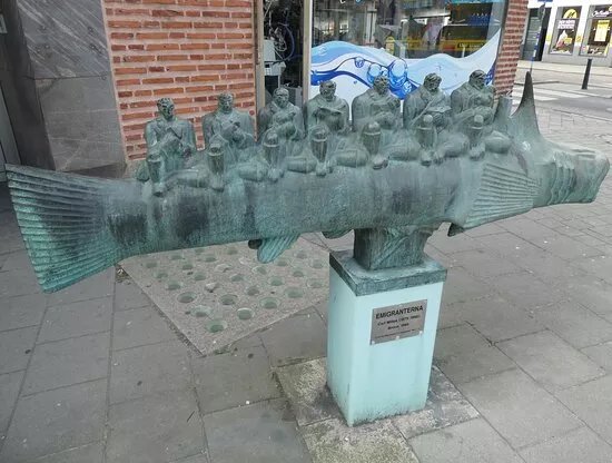 Statyn ''emigranterna''