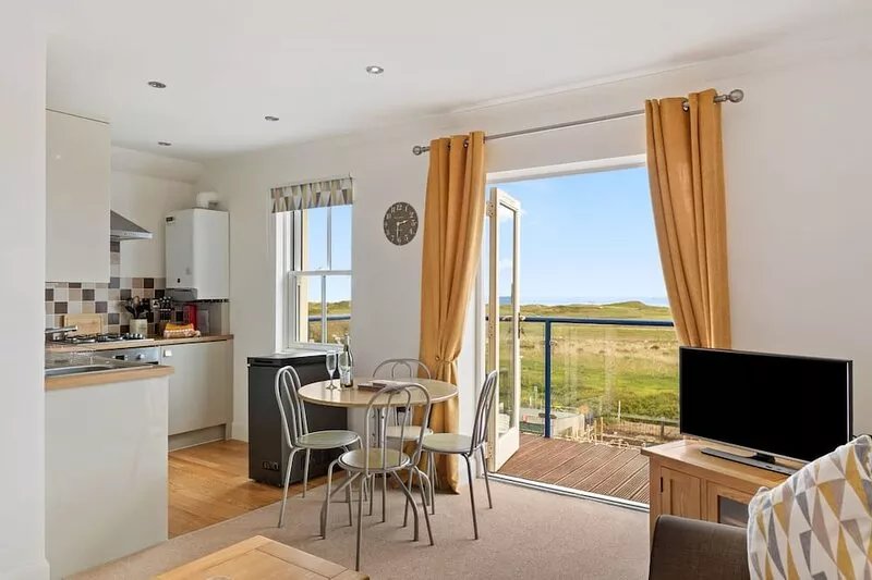 Surf Deck - Spectacular Views, Close to Beach
