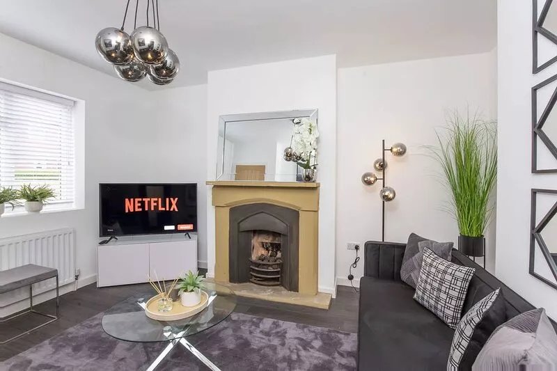 Piccadilly Place - 3 Bedroom House - sleeps 6 guests  in 3 bedrooms