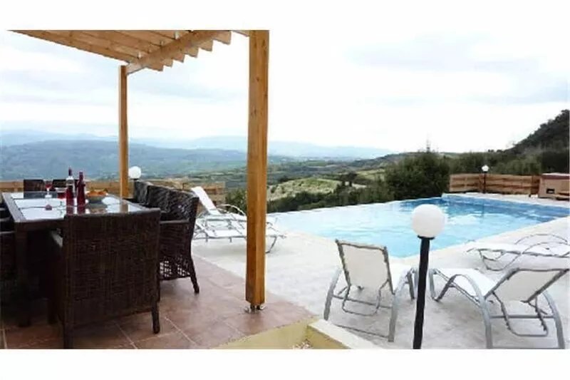 Private Villa, stunning views, pool, Hottub,Ideal Base to explore the West Coast