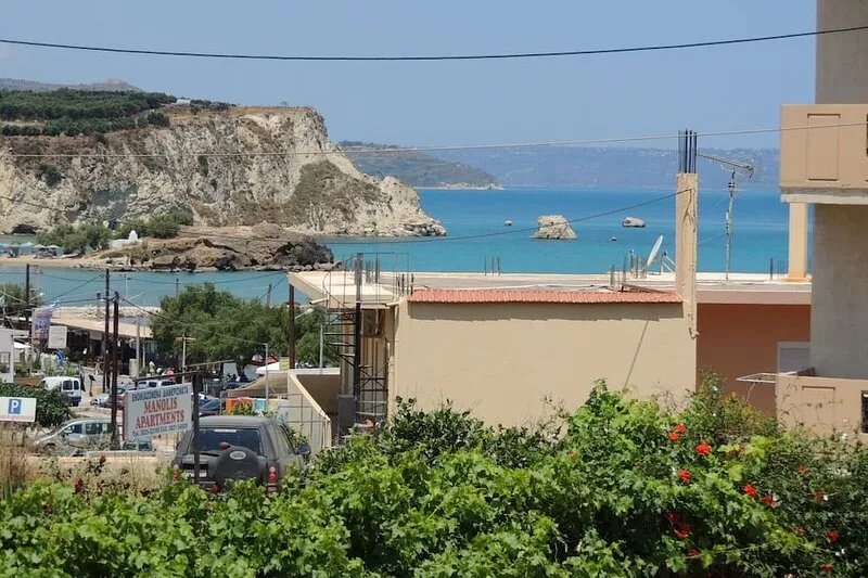 Private pool, & large garden - 100m from beach, tavernas & shops in Almyrida.