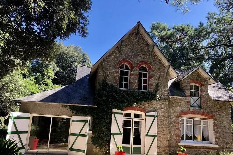 Typical charming residence in 400 of the beach in park sported of 4000m2