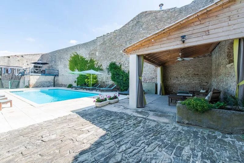 Olivier - Luxury accommodation with heated pool & A/C in former vigneron estate