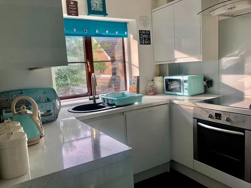 One bedroom balcony apartment with allocated parking close to Gunwharf Quays