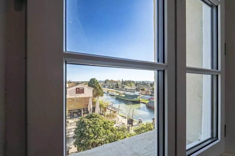 Apartment 'Le Somail - Louis 13' with Lake View, Wi-Fi and Air Conditioning