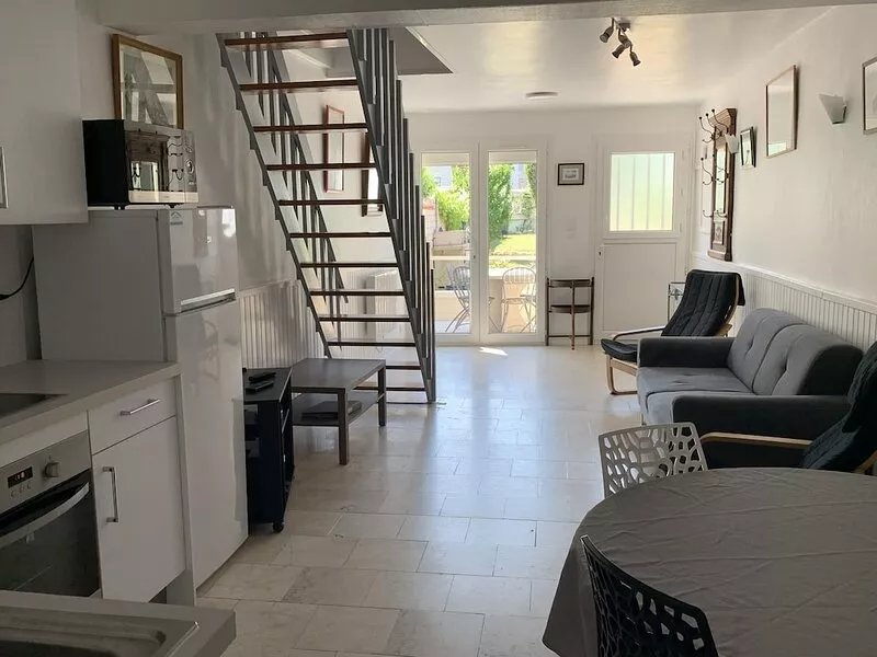 Storey house 80 m2, 3 bedrooms, shower room, bathroom, garden. center, calm