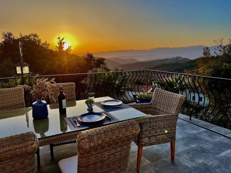 Luxury villa with a view, 15 min away from the sea