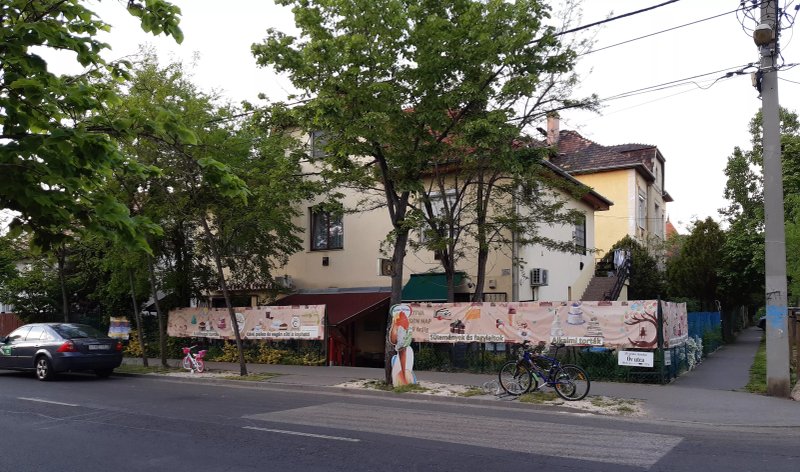 Kerekerdo Cukraszda Es Kavezo