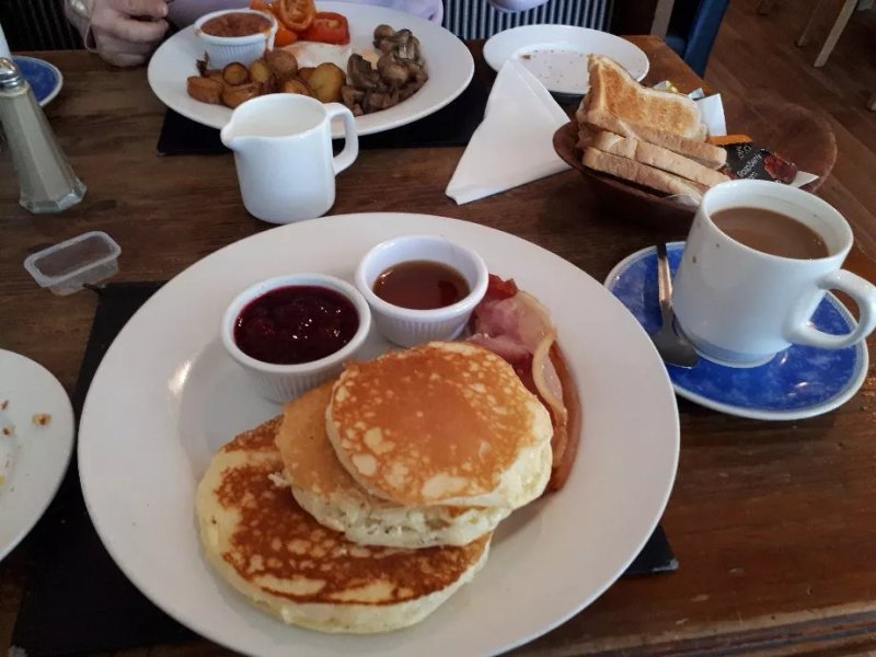 Ellie McGuires Restaurant and Cafe