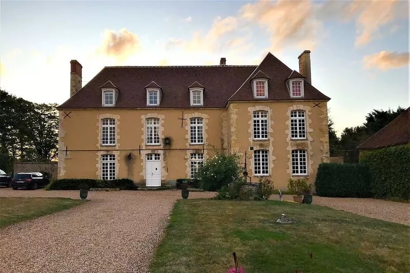 PERCHERON MANOR HOUSE WITH PRIVATE POOL AND TENNIS COURT