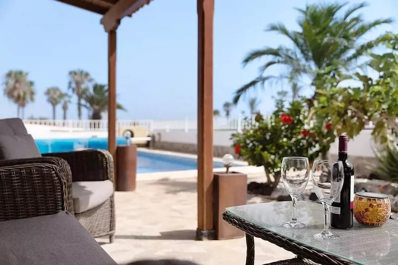 Casa Eliana. 3 Bedrooms, 2 Bathrooms, Sleeps 5, heated pool & air conditioning.