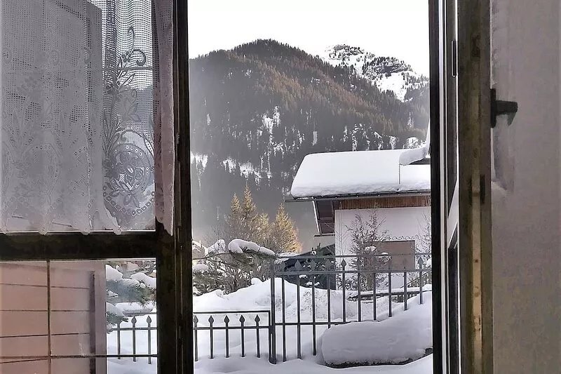 Canazei - apartment with fireplace and private garage, excellent location, WI_FI