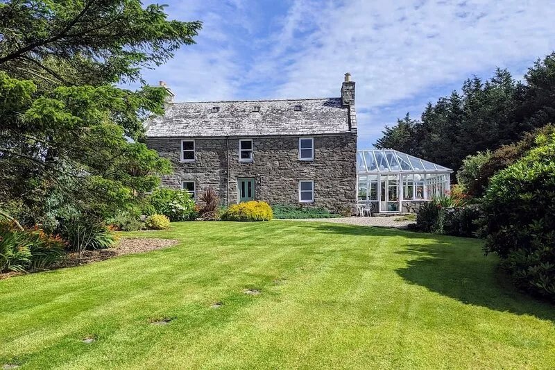 Cosy, Coastal Retreat with Large Garden and Epic Sun Room
