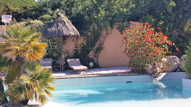 Villa with indoor pool, Californian Basin, Jacuzzi, Sauna