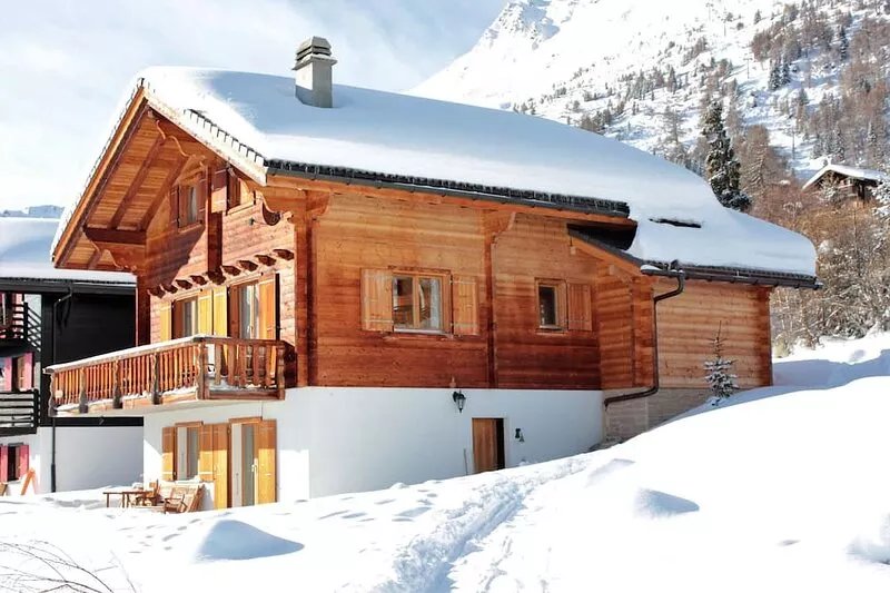 2-3 pers. Apartment in Chalet Campanula directly on the Etherolla Piste 4