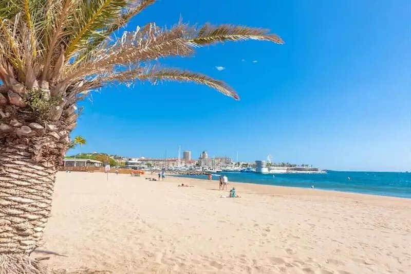 Appartment Jardin Piscine, au Calme à 1 km Plage . Res-de-villa Sans Vis-à-vis