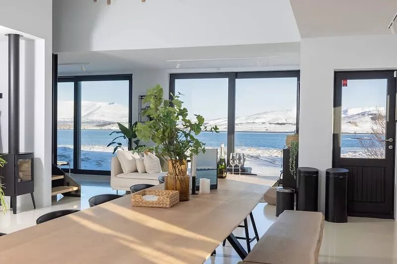 Private oceanfront paradise, northern lights immersion and wildlife