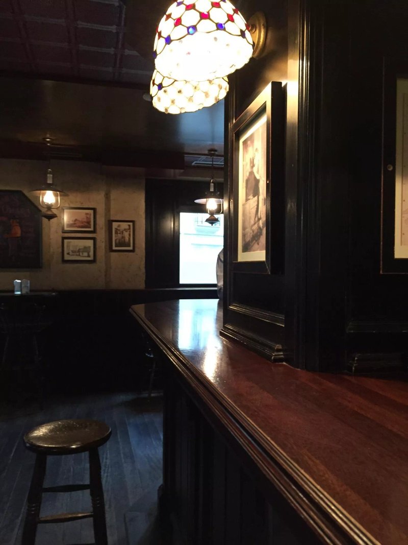 Hanigans Iris Tavern