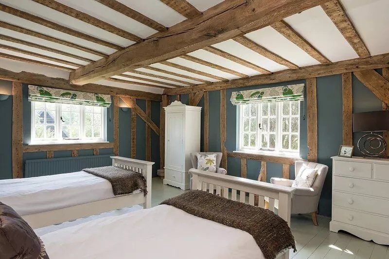 This property is set in a lovely location, with extensive grounds and outdoor