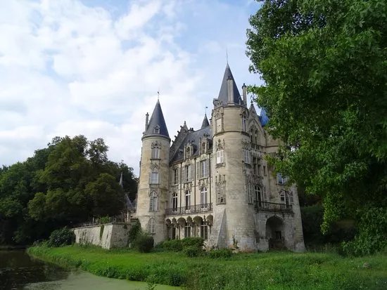 Chateau de Mont-l'Eveque