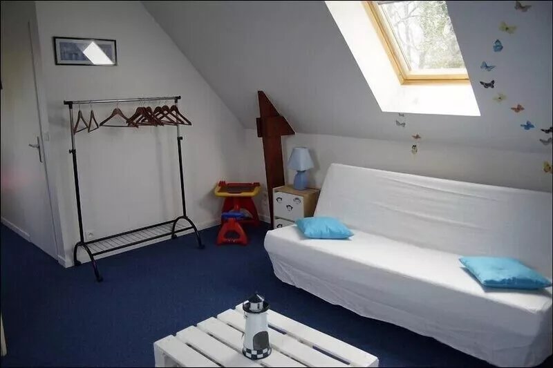 Apartment between land and sea