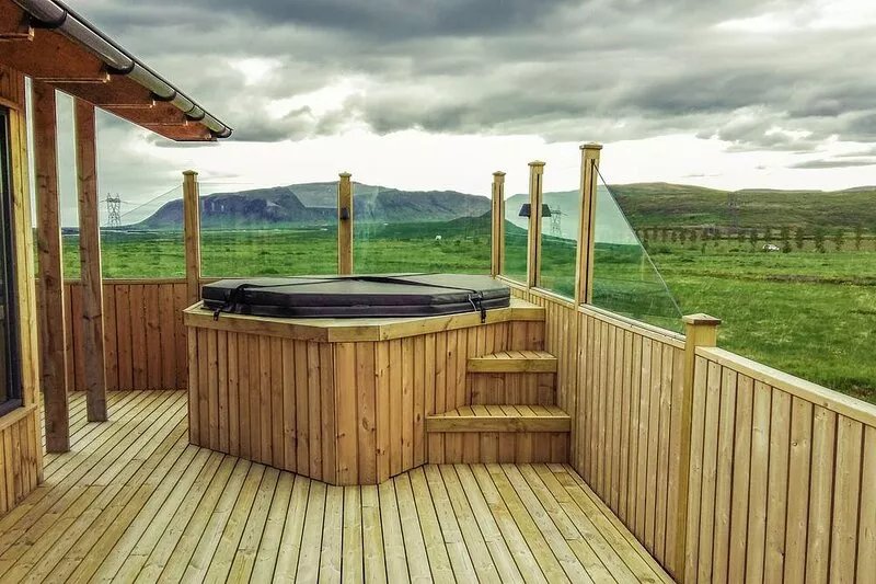 Amazing cabin with warm interior, hot tub, fire place, projector & magical views