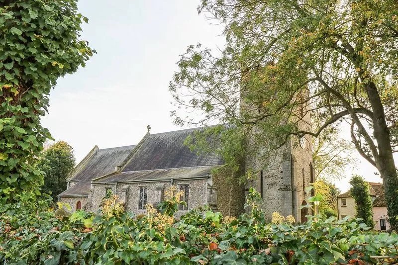 THE OLD SCHOOL, pet friendly, with open fire in Downham Market