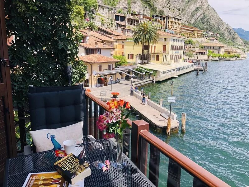 LEMON 65 m2 APARTMENT BOUGANVILLE ON THE GARDA LAKE