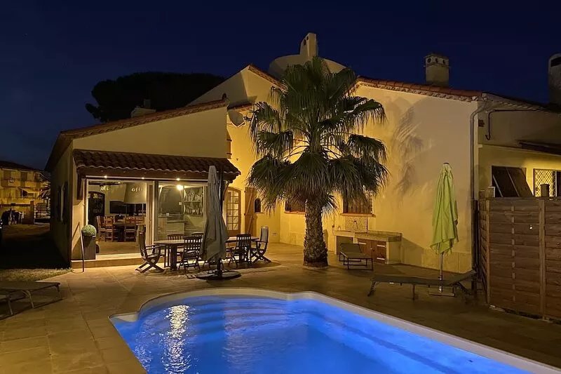 Charming villa 150 m from the sea with heated pool