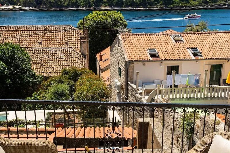 Cozy stone house with lovely view in Cavtat centre