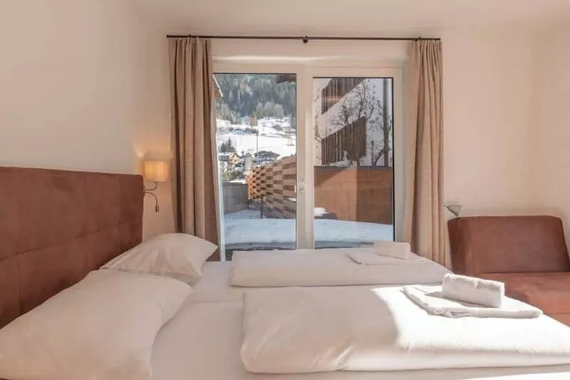 Luxury Apartment with a garden near the glacier