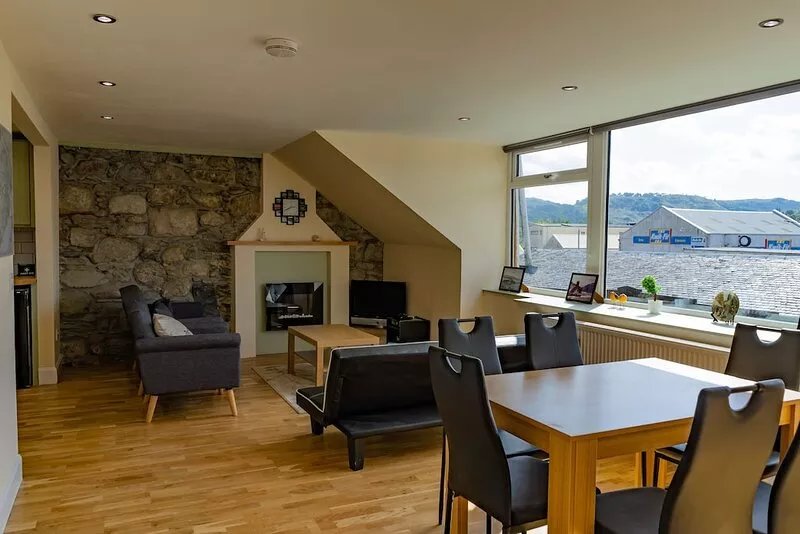 Combie Home, stylish 2 bedrooms flat makes you feel like home
