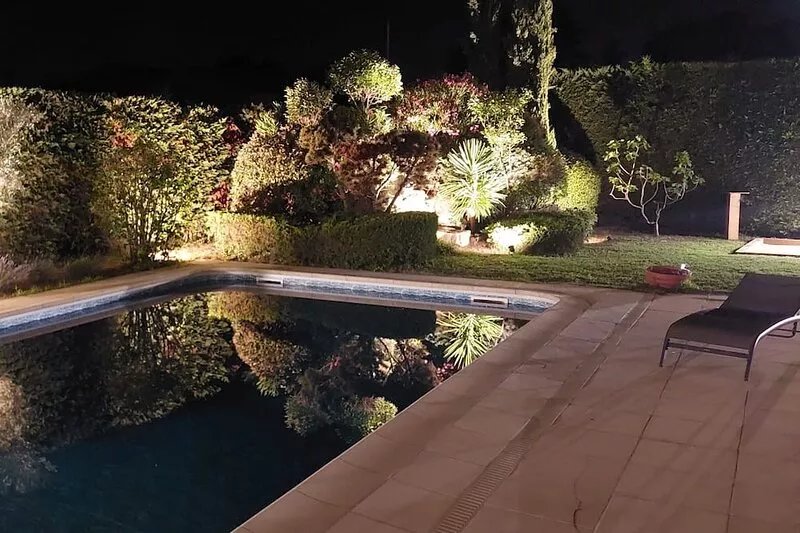 House with swimming pool and pétanque court close to Luberon villages.