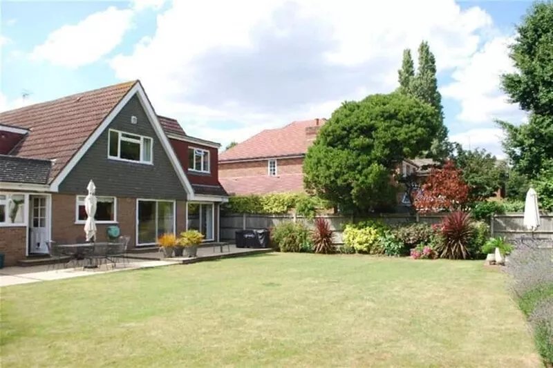 Beautiful 4 Bedroom London House in Twickenham - Private Parking. Garden