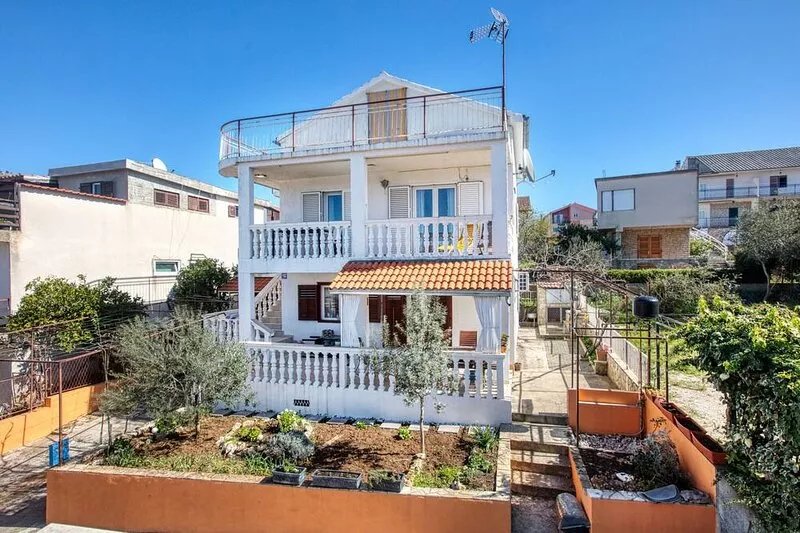 Two bedroom apartment near beach Grebaštica, Šibenik (A-11463-a)