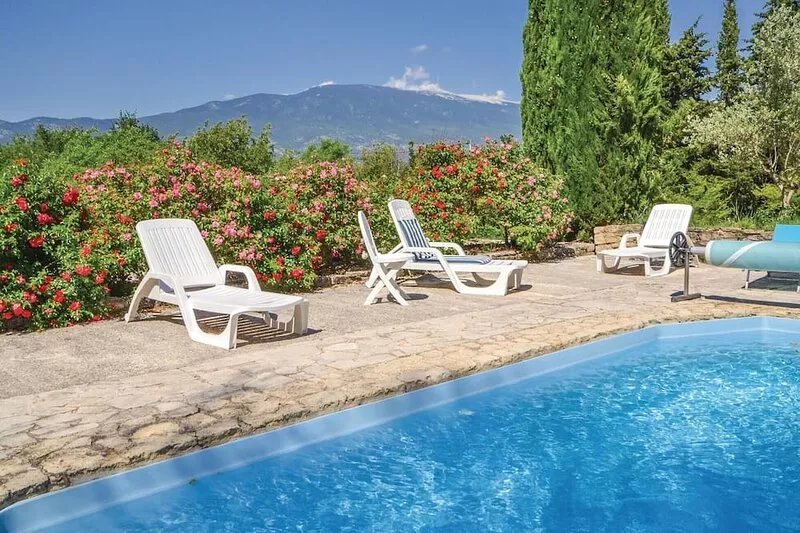 Stunning home in Crillon le Brave with WiFi