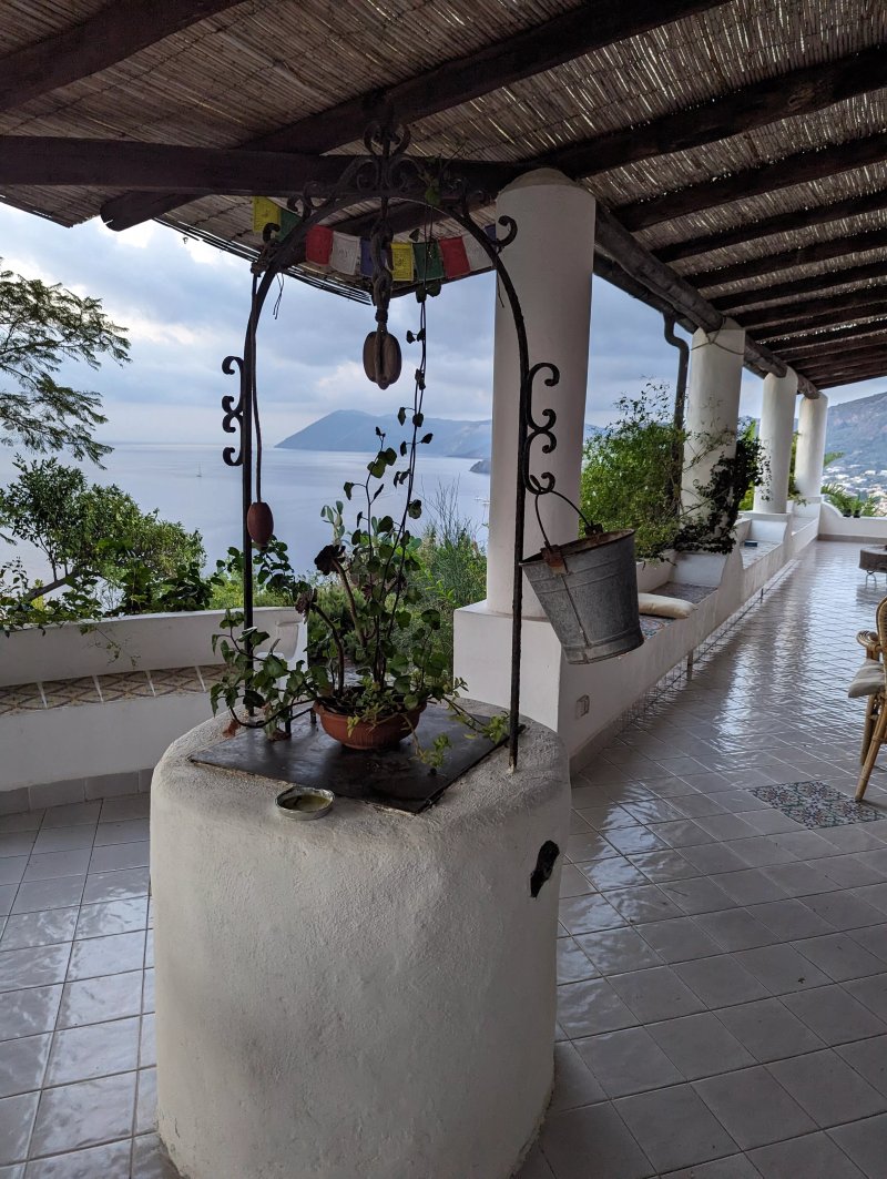 Eolie - Beautiful typical villa with sea views, terrace and garden